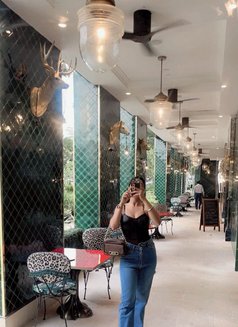 Liza - puta in Dubai Photo 1 of 8