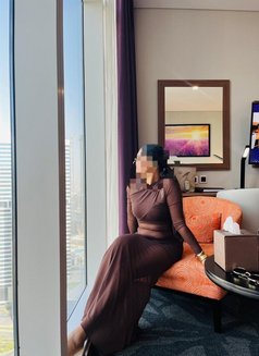 Liza - puta in Dubai Photo 2 of 6