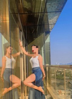 Liza - puta in Dubai Photo 3 of 6