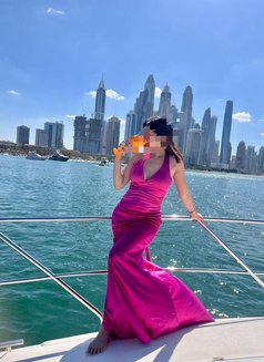 Liza - puta in Dubai Photo 5 of 6