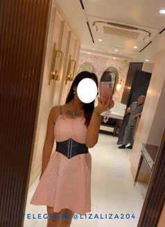 Liza - puta in Noida Photo 4 of 6