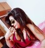 Radhika Apte - puta in Pune Photo 1 of 1