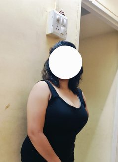 Lizaa - puta in Mumbai Photo 2 of 3