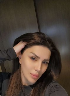 Lizz - puta in New Delhi Photo 2 of 7