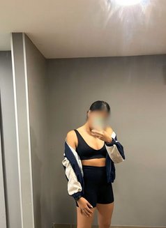 <Lizza > - escort in Kolkata Photo 2 of 5