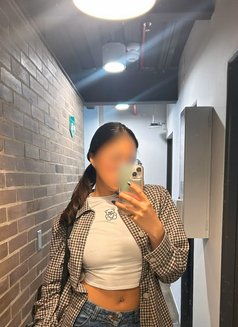 <Lizza > - escort in Kolkata Photo 3 of 5