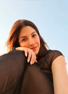 <Lizza > - escort in Kolkata Photo 4 of 5