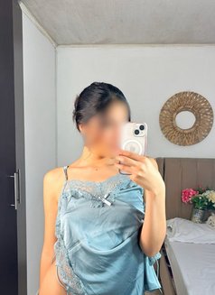 <Lizza > - escort in Kolkata Photo 5 of 5