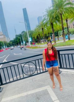 Lizzy - escort in Guangzhou Photo 1 of 3