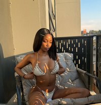 Lizzy - escort in Paris