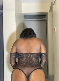 Lizzy - escort in Nairobi Photo 6 of 6