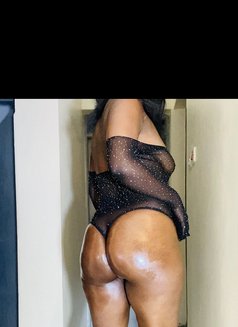 Lizzy - escort in Nairobi Photo 1 of 4