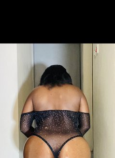 Lizzy - escort in Nairobi Photo 2 of 4