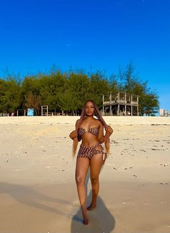 Lizzy - escort in Nairobi Photo 2 of 2