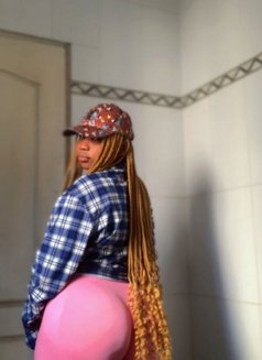 Lizzy - escort in Dakar Photo 2 of 3