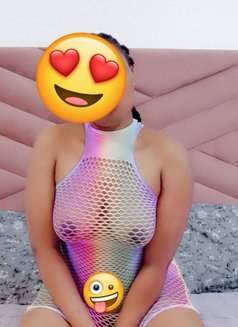 Lizzy - escort in Riyadh Photo 2 of 3