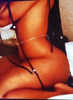 Lizzy - escort in Riyadh Photo 3 of 3