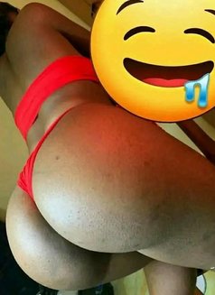 Lizzy - puta in Riyadh Photo 4 of 4