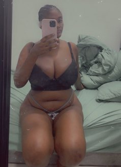 Lizzy - escort in Kuala Lumpur Photo 1 of 3