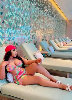 Lizzy - escort in Muscat Photo 4 of 5