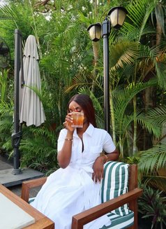 Lizzy Vip Escort - Intérprete de adultos in Lagos, Nigeria Photo 4 of 4