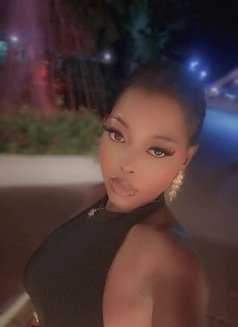Lizzyliz - puta in Lagos, Nigeria Photo 3 of 5