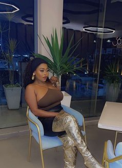 Lizzyliz - puta in Lagos, Nigeria Photo 5 of 5