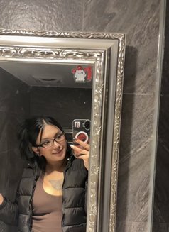 Lj Hoang - Transsexual escort in Hong Kong Photo 2 of 5