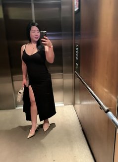 Local Chinese Sugar Mommy for Hookup - Acompañante in Hong Kong Photo 1 of 3