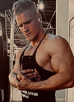 Logan Anthony in dubai for Men & Woman - Male escort in Dubai Photo 6 of 9