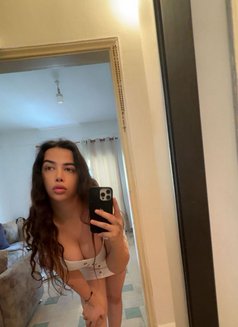 Lojen - Transsexual escort in Beirut Photo 12 of 12