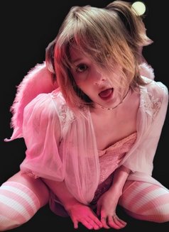 Loki - masseuse in Toronto Photo 17 of 19