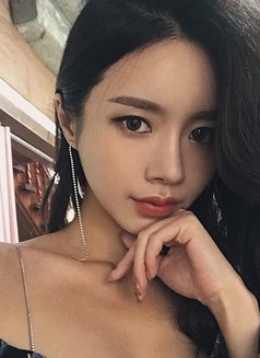 Lola - puta in Shanghai Photo 2 of 7