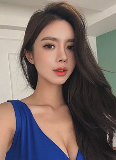 Lola - escort in Shanghai Photo 1 of 6