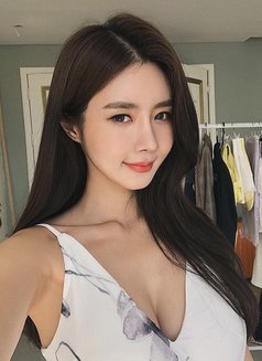 Lola - escort in Shanghai Photo 3 of 6