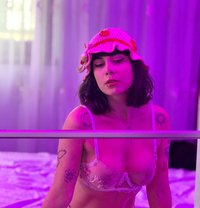 Lola - escort in Abu Dhabi Photo 1 of 9