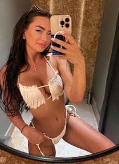 Mia - escort in Cannes Photo 5 of 10