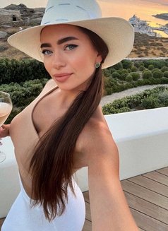 Mia - escort in Cannes Photo 8 of 10