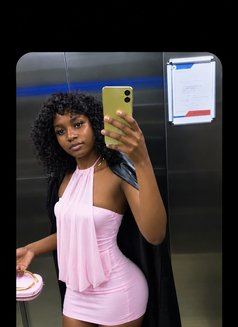 Lola - escort in Dubai Photo 5 of 10