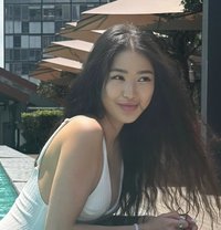 Lola - escort in Singapore Photo 7 of 8