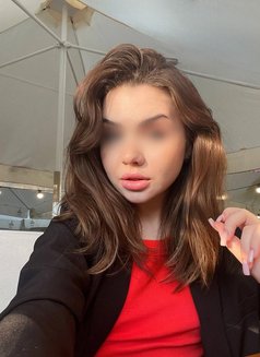 Lola - escort in Dubai Photo 3 of 13