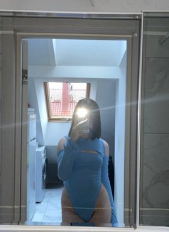 Lola - escort in Dubai Photo 8 of 13