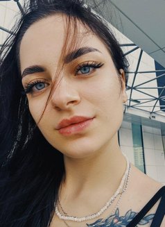 Lola20y, Sexy Snow White - escort in Dubai Photo 10 of 17