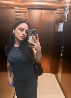 Lola20y, Sexy Snow White - escort in Dubai Photo 12 of 17