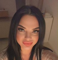 Lolahot - Intérprete de adultos in Paris
