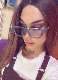 Loli - Transsexual escort in Beirut Photo 5 of 9