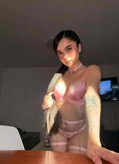 Lolita - escort in Madrid Photo 2 of 5