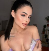 Lolita - puta in Dubai Photo 7 of 12