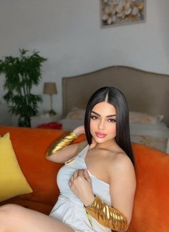 Lolita - puta in Dubai Photo 8 of 12