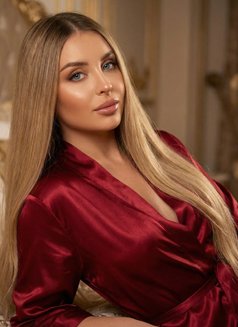 Lolli - escort in Hong Kong Photo 2 of 5